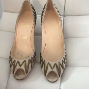 Louboutin pumps, tan with Raffia design